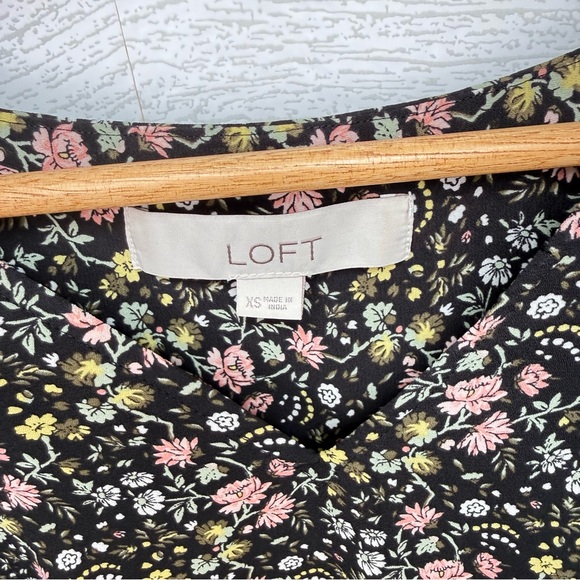 LOFT | Lightweight Romantic Floral Top | Size XS | - Picture 2 of 9